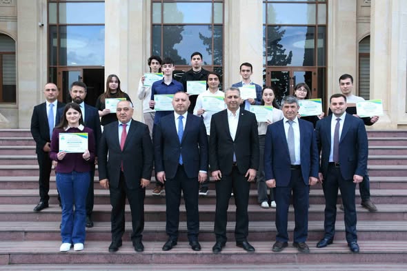 Niyazi Əmirbəyov ADAU-da “Azərbaycanın Gənc Aqro Liderləri” təqaüd proqramının iştirakçıları ilə görüşüb